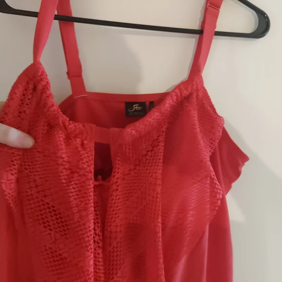 Sea Red Ruffle Keyhole Swim Top - Picture 4 of 9